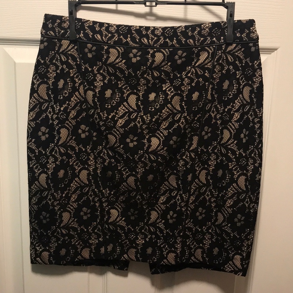 EUC Express Black and Tan lace skirt